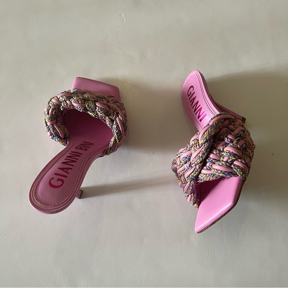 Women’s Corded Woven Leather Square Toe Sandals - Picture 7 of 8